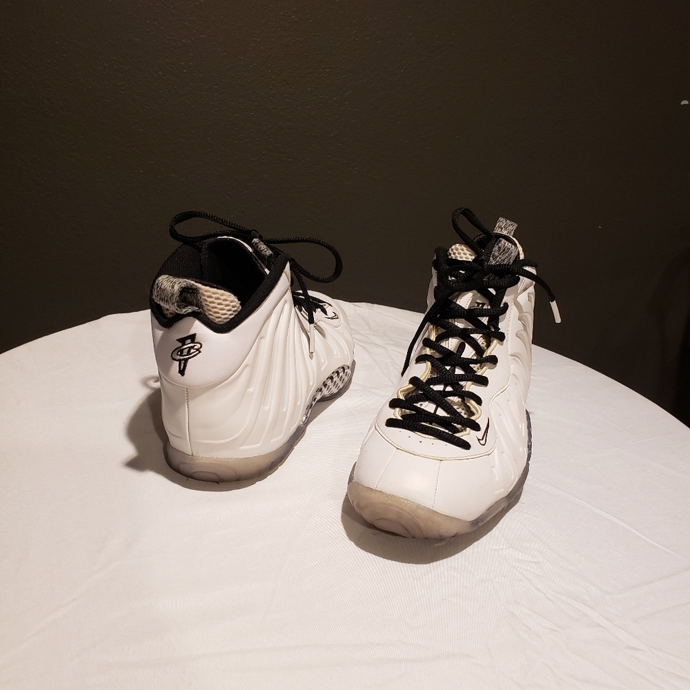 Nike Foamposites white with black